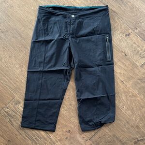 Columbia Black Capris with Zippered Pocket